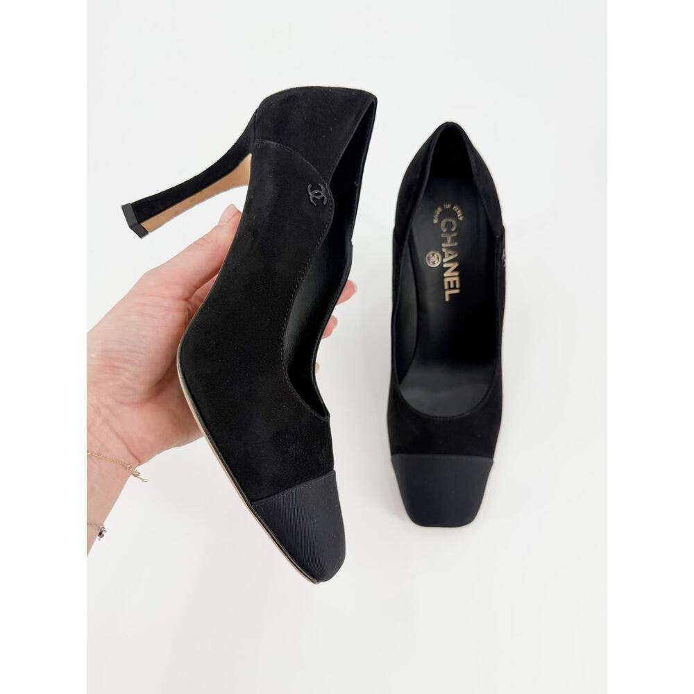 Chanel Cap Toe Pumps Fall Winter 2021 Black Suede Grosgrain Heels 38.5 Dust Bag - Picture 8 of 9